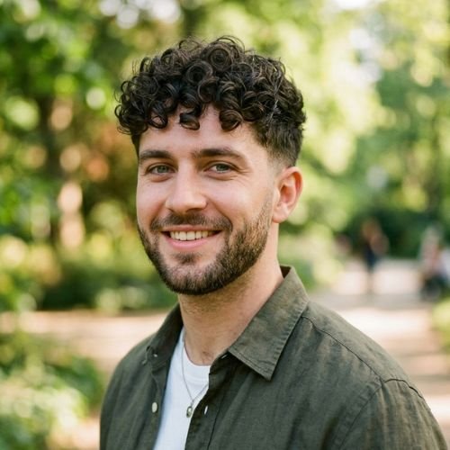 _Haircuts for 3A Curly Hair Men